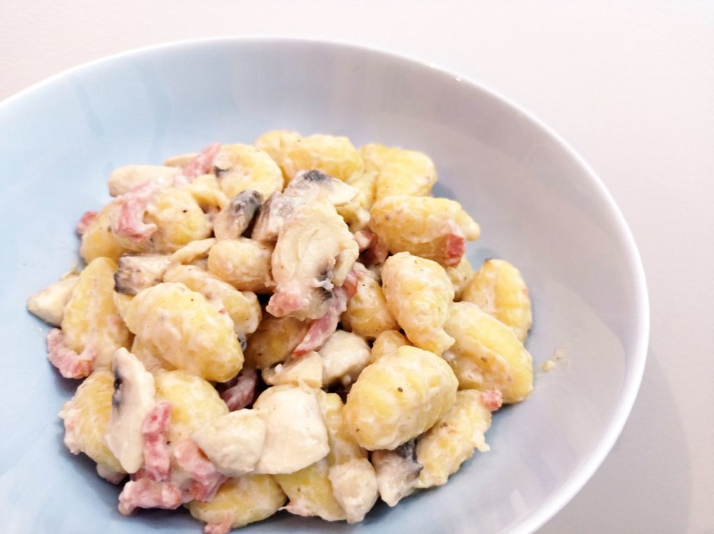 Recette gnocchis chèvre bacon champignons - Laetitia Nutritionniste Diététicienne à domicile Tours